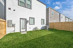 8127 Esther Acres Ln, Houston, TX 77088 - Photo 10