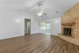 10427 Huntington Pl Dr, Houston, TX 77099 - Photo 2