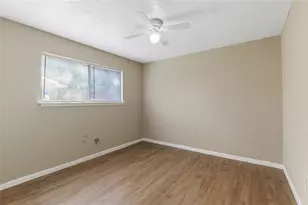 10427 Huntington Pl Dr, Houston, TX 77099 - Photo 8