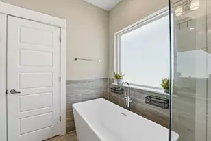 2057 Sherwood Forest St, Houston, TX 77043 - Photo 22