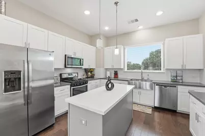 2057 Sherwood Forest Street, Houston, TX 77043 - Photo 6