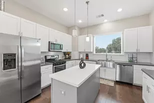 2057 Sherwood Forest St, Houston, TX 77043 - Photo 6