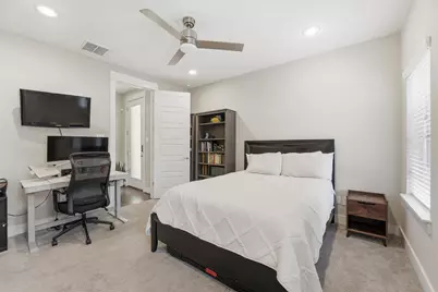 2057 Sherwood Forest Street, Houston, TX 77043 - Photo 14