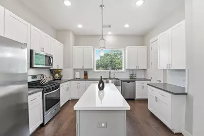 2057 Sherwood Forest Street, Houston, TX 77043 - Photo 2