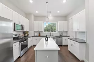 2057 Sherwood Forest St, Houston, TX 77043 - Photo 2
