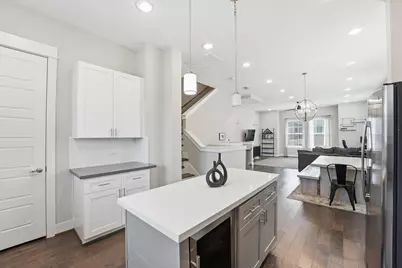 2057 Sherwood Forest Street, Houston, TX 77043 - Photo 4