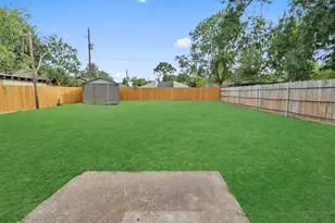 8010 Botany Ln, Houston, TX 77075 - Photo 12