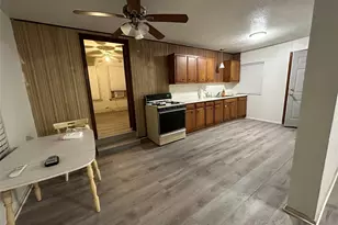 618 S 6th St, Kenedy, TX 78119 - Photo 4