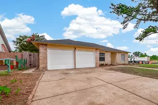 7627 Green Lawn Dr, Houston, TX 77088 - Photo 2