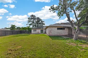 7627 Green Lawn Dr, Houston, TX 77088 - Photo 42