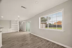 7627 Green Lawn Dr, Houston, TX 77088 - Photo 16