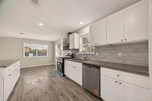 7627 Green Lawn Dr, Houston, TX 77088 - Photo 16