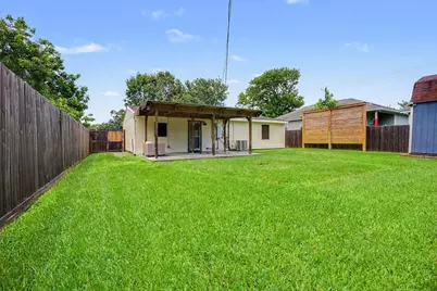 905 15th Ave N, Texas City, TX 77590 - Photo 24