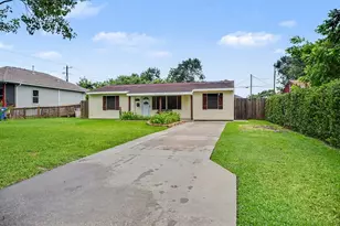 905 15th Ave N, Texas City, TX 77590 - Photo 2