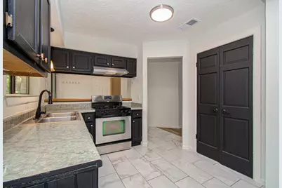19 Tremont Woods Court, The Woodlands, TX 77381 - Photo 16