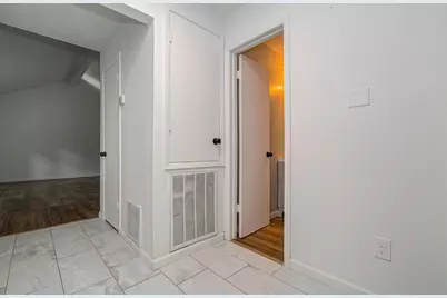 19 Tremont Woods Court, The Woodlands, TX 77381 - Photo 32