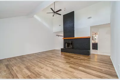 19 Tremont Woods Court, The Woodlands, TX 77381 - Photo 10