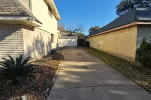 2923 Edgewood Dr, Sugar Land, TX 77479 - Photo 2