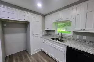 406 E Foley St, Alvin, TX 77511 - Photo 10