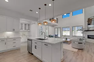 98 Dorado Dr, Friendswood, TX 77546 - Photo 4