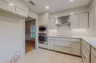 6960 Blarney St, Beaumont, TX 77706 - Photo 10