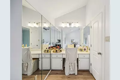 1223 Fountain View Drive #124, Houston, TX 77057 - Photo 10