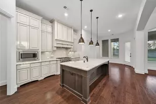 19 Brittany Rose Pl, The Woodlands, TX 77375 - Photo 8