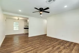 303 Yaupon St, Sweeny, TX 77480 - Photo 10
