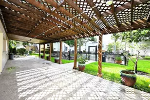 9809 Richmond Ave, Houston, TX 77042 - Photo 28