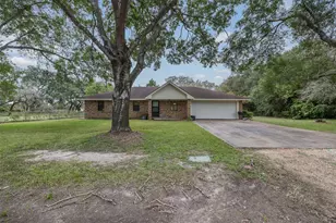 1081 Shirley Oaks St, Columbus, TX 78934 - Photo 2
