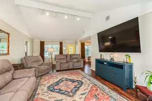 258 Edgewater Dr, West Columbia, TX 77486 - Photo 6