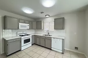 1915 Reddington Rd, Sugar Land, TX 77478 - Photo 10