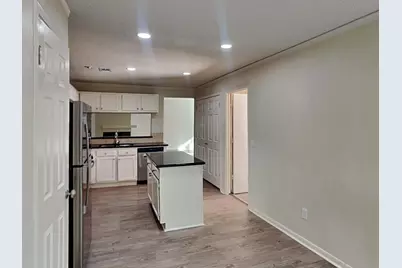 110 S Village Knoll Circle, The Woodlands, TX 77381 - Photo 6