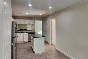 110 S Village Knoll Cir, Spring, TX 77381 - Photo 6