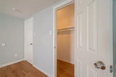 5619 Willow Glen Drive, Houston, TX 77033 - Photo 10