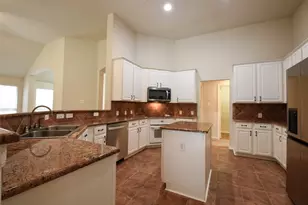 22 Hobbit Glen Dr, Conroe, TX 77384 - Photo 8