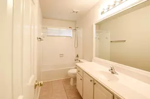 22 Hobbit Glen Dr, Conroe, TX 77384 - Photo 16