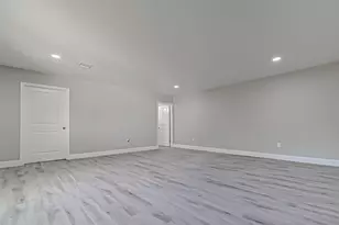 5838 Reed Rd, Houston, TX 77033 - Photo 8