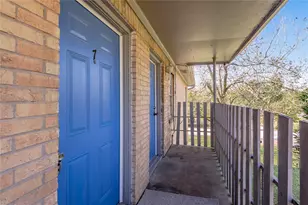 525 12th St, Huntsville, TX 77340 - Photo 2