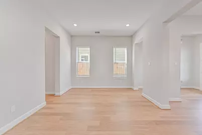 2519 S Houston Avenue, Pearland, TX 77581 - Photo 10