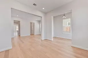 2519 S Houston Ave, Pearland, TX 77581 - Photo 8