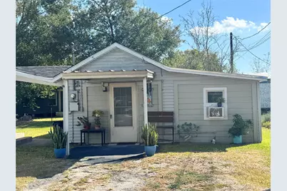 601 E Houston Street #A, Highlands, TX 77562 - Photo 2