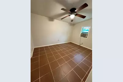 601 E Houston Street #A, Highlands, TX 77562 - Photo 8