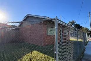 416 Casey St, Baytown, TX 77520 - Photo 2