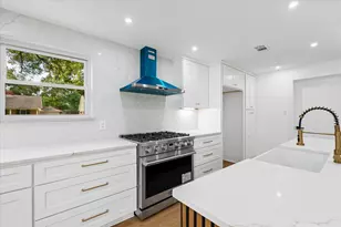 10730 Wickersham Ln, Houston, TX 77042 - Photo 16