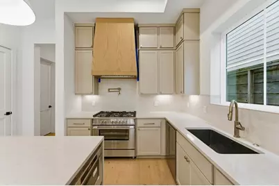 815A Lawrence Street, Houston, TX 77007 - Photo 6