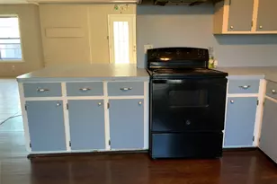 301 Travis St, Baytown, TX 77520 - Photo 16