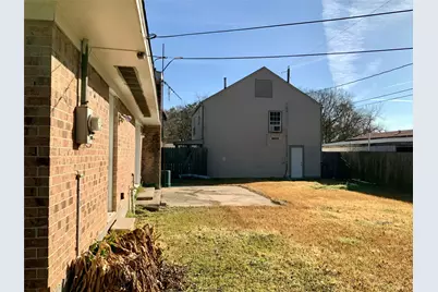 301 Travis Street, Baytown, TX 77520 - Photo 6