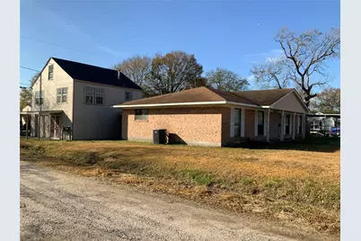 301 Travis Street, Baytown, TX 77520 - Photo 4