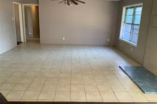 301 Travis St, Baytown, TX 77520 - Photo 12